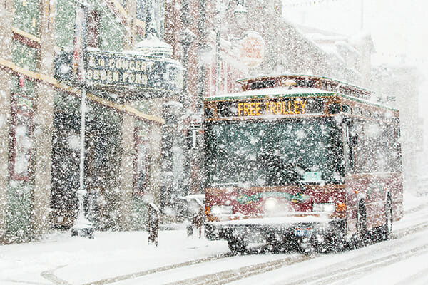 Trolley-on-Snowy-Day-in-Front-of-Egyptian-3
