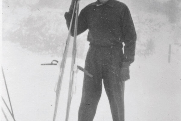 1984-26-3 skier